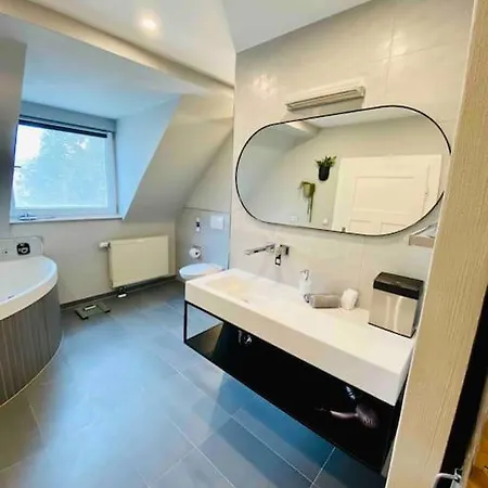 65Qm Luxus Apartment Mit Whirlpool Saarbruecken Uni Naehe Exterior photo