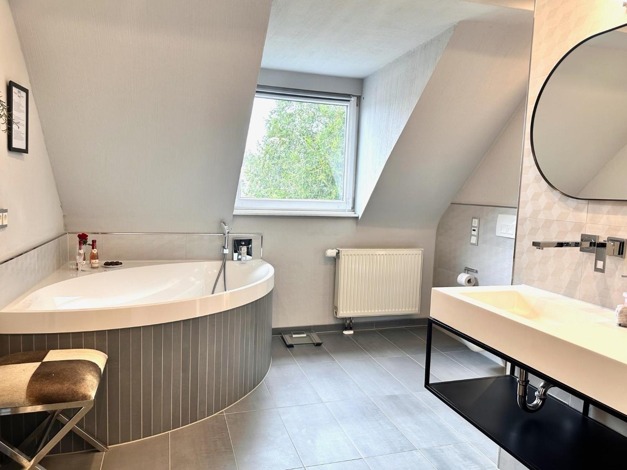 Apartment 65qm Luxus Mit Whirlpool Uni Naehe
